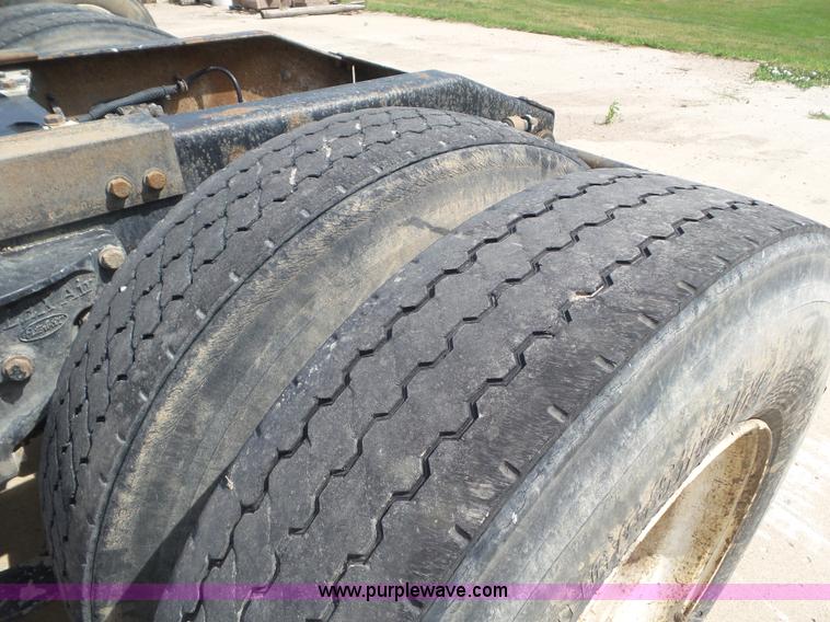 image for item L6846 2002 Peterbilt 378 semi truck