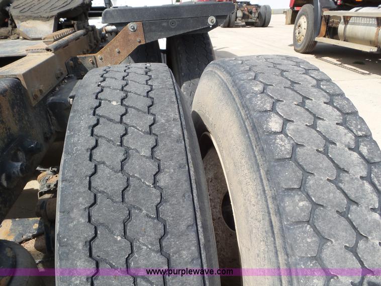 image for item L6846 2002 Peterbilt 378 semi truck