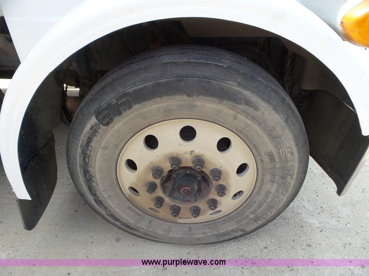 image for item L6846 2002 Peterbilt 378 semi truck