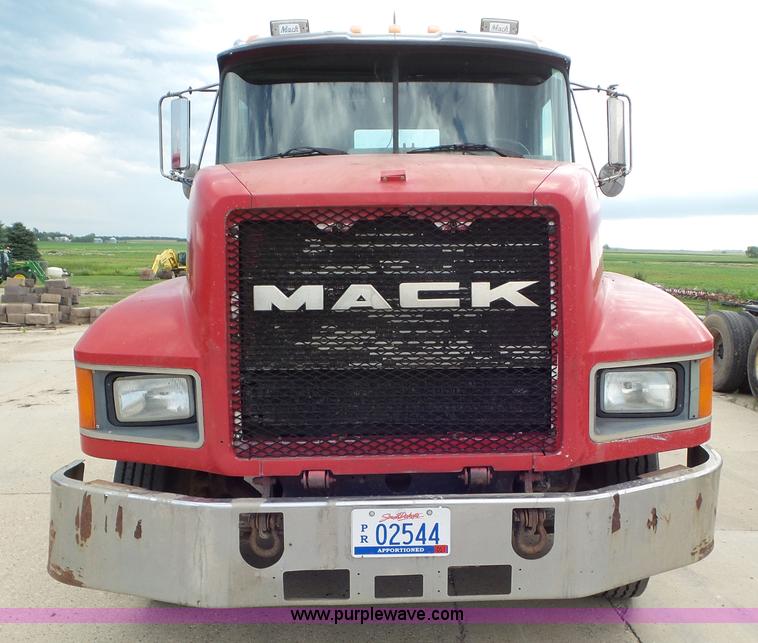 image for item L6847 1993 Mack CH613 semi truck