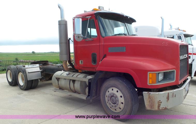 image for item L6847 1993 Mack CH613 semi truck