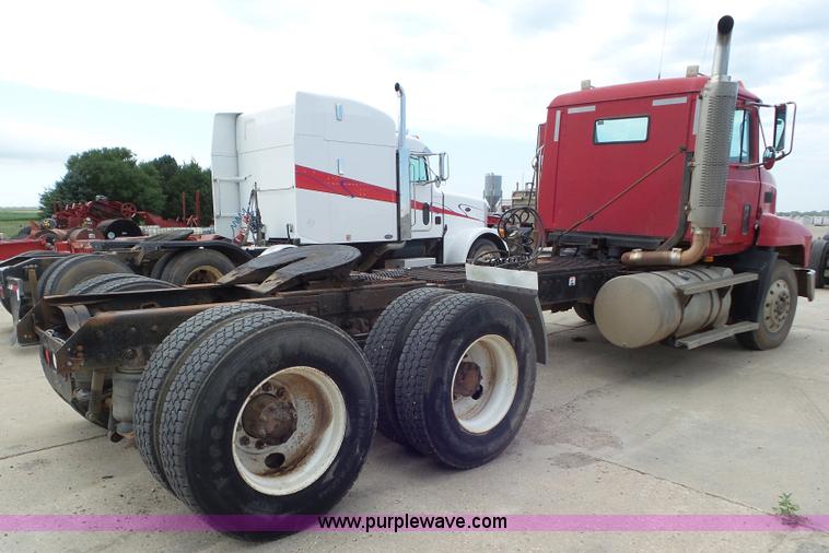 image for item L6847 1993 Mack CH613 semi truck