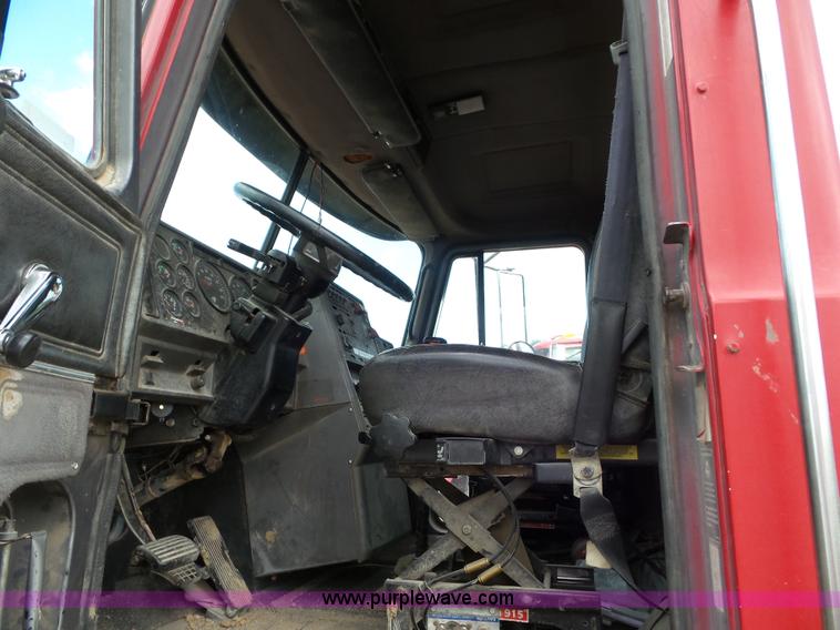 image for item L6847 1993 Mack CH613 semi truck