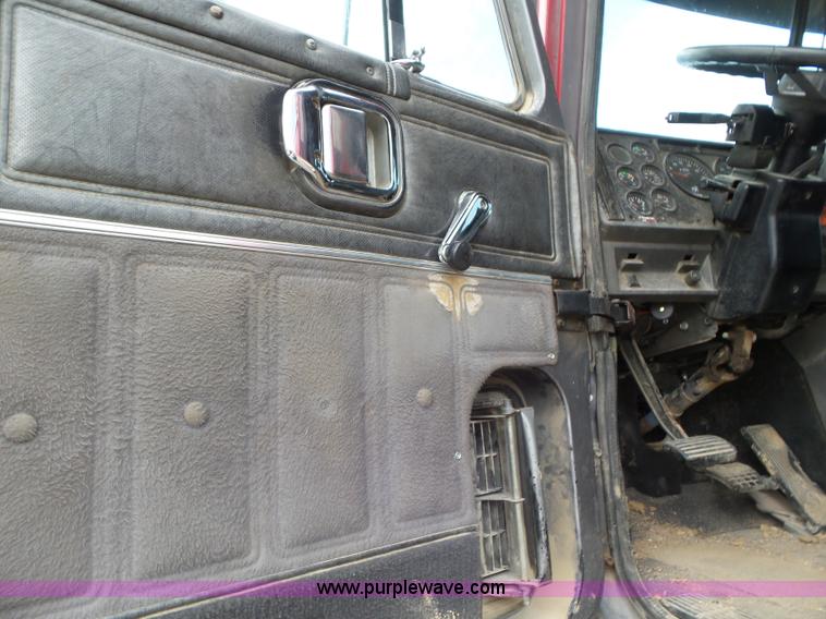 image for item L6847 1993 Mack CH613 semi truck