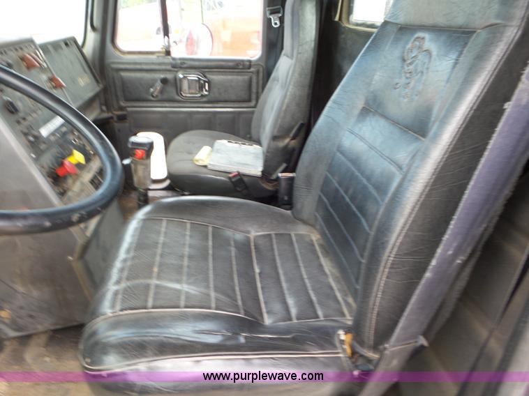 image for item L6847 1993 Mack CH613 semi truck