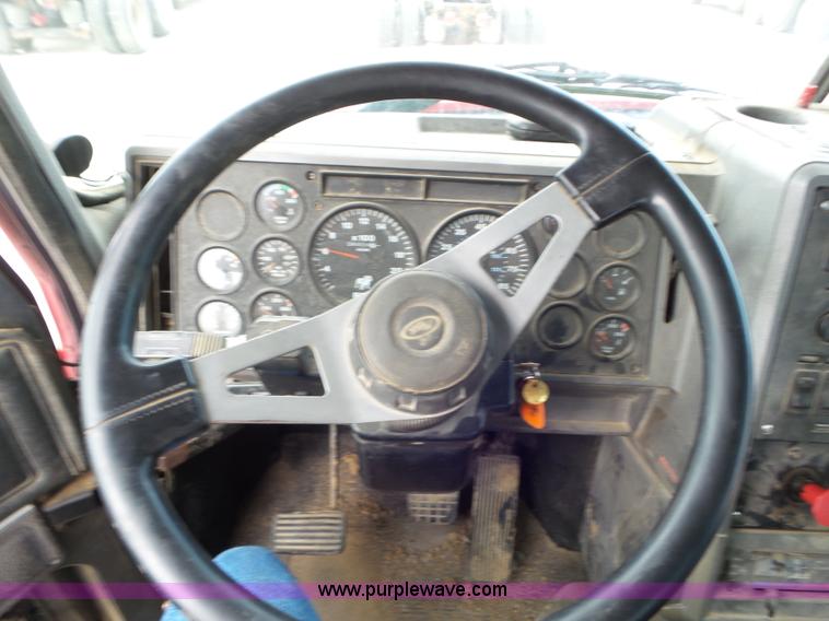 image for item L6847 1993 Mack CH613 semi truck