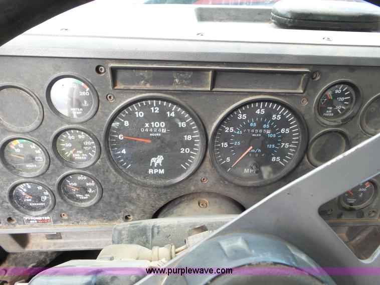 image for item L6847 1993 Mack CH613 semi truck