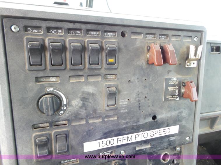 image for item L6847 1993 Mack CH613 semi truck