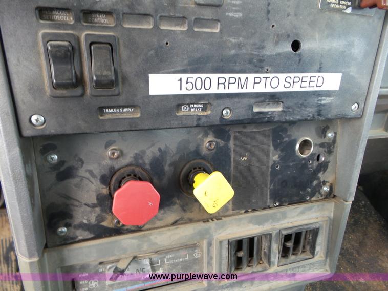 image for item L6847 1993 Mack CH613 semi truck