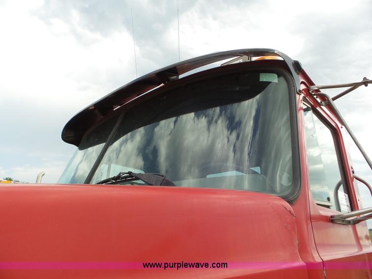 image for item L6847 1993 Mack CH613 semi truck