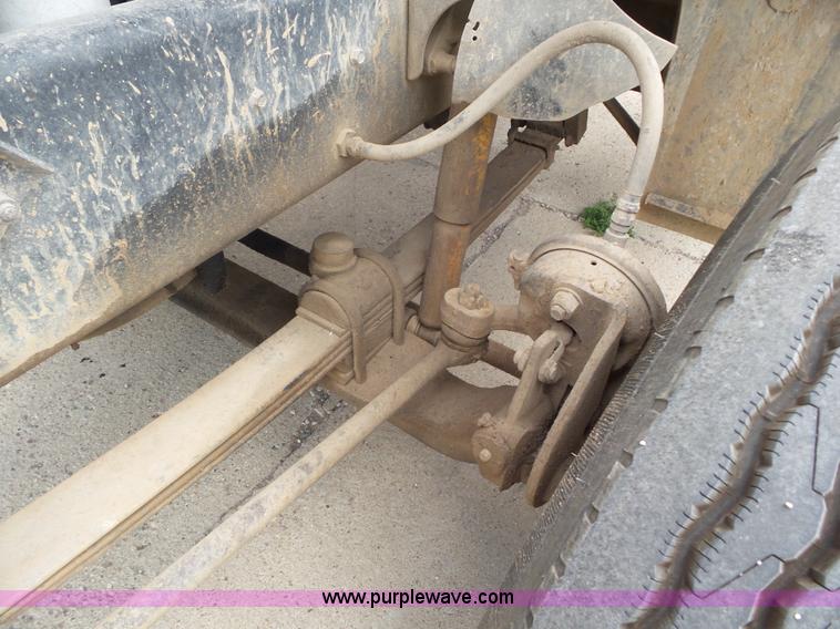 image for item L6847 1993 Mack CH613 semi truck