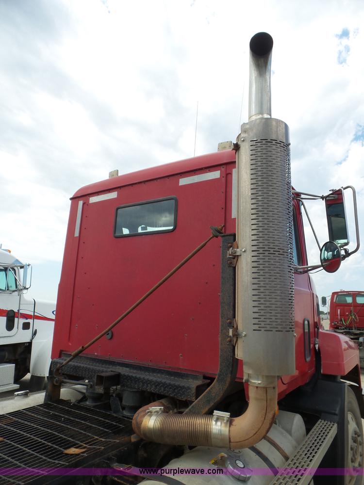 image for item L6847 1993 Mack CH613 semi truck