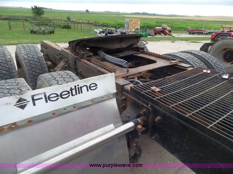 image for item L6847 1993 Mack CH613 semi truck