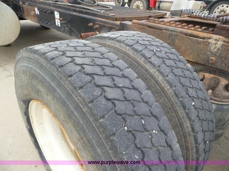 image for item L6847 1993 Mack CH613 semi truck