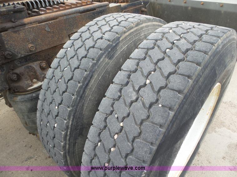 image for item L6847 1993 Mack CH613 semi truck