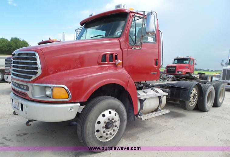 image for item L6848 2007 Sterling L9500 semi truck