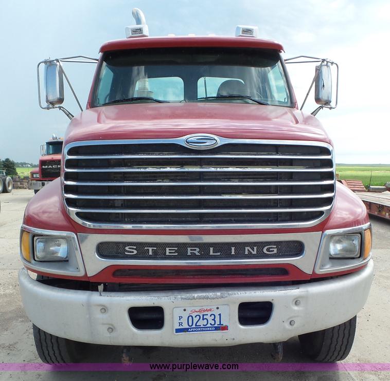 image for item L6848 2007 Sterling L9500 semi truck