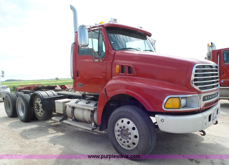 image for item L6848 2007 Sterling L9500 semi truck