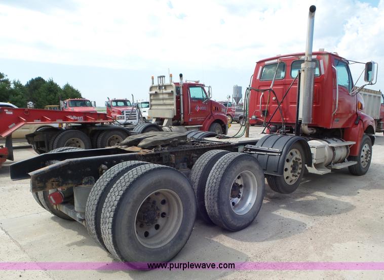 image for item L6848 2007 Sterling L9500 semi truck