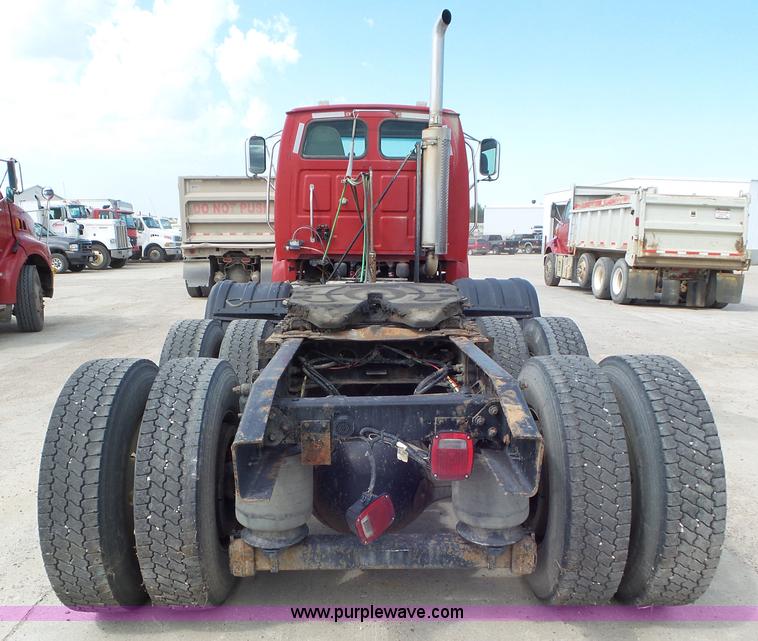 image for item L6848 2007 Sterling L9500 semi truck