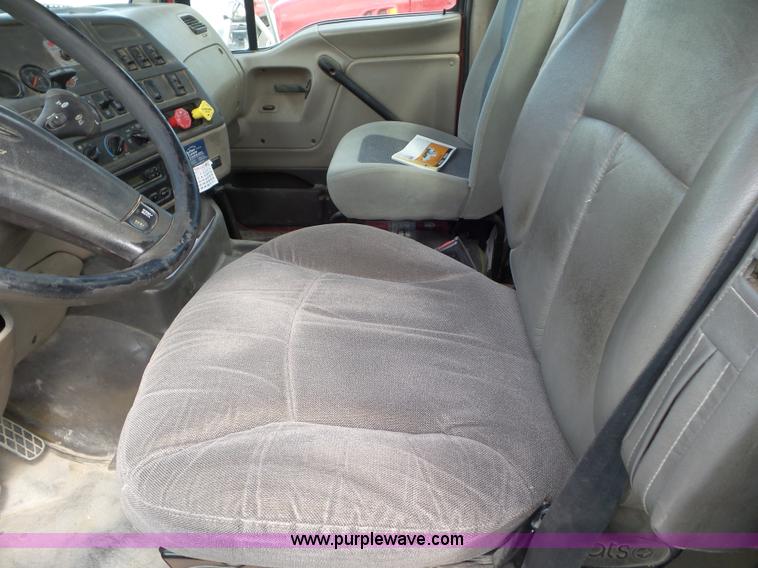 image for item L6848 2007 Sterling L9500 semi truck