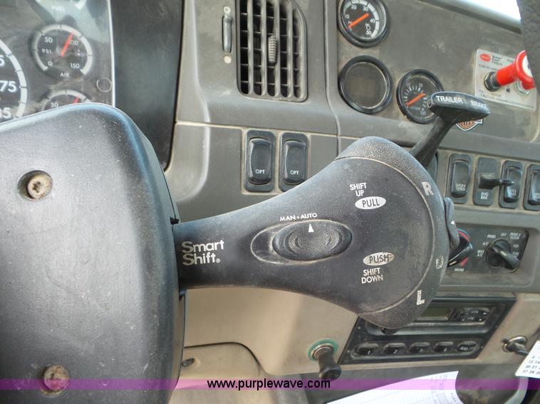 image for item L6848 2007 Sterling L9500 semi truck