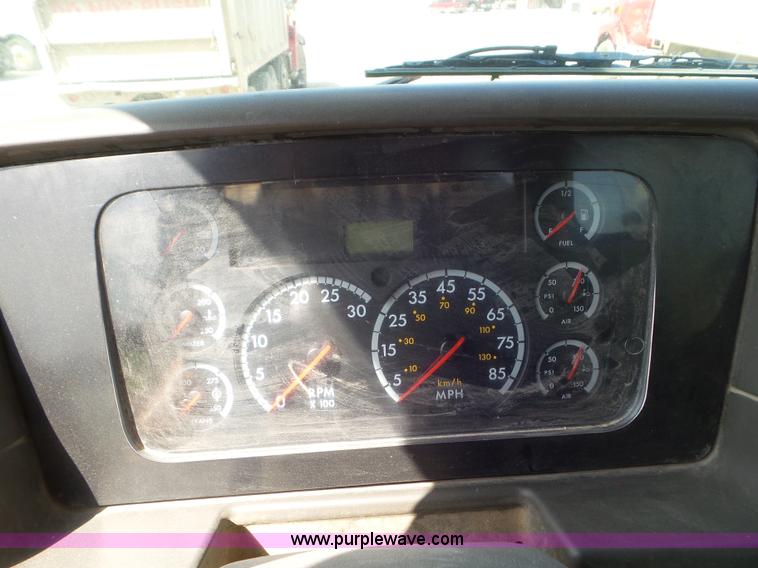 image for item L6848 2007 Sterling L9500 semi truck