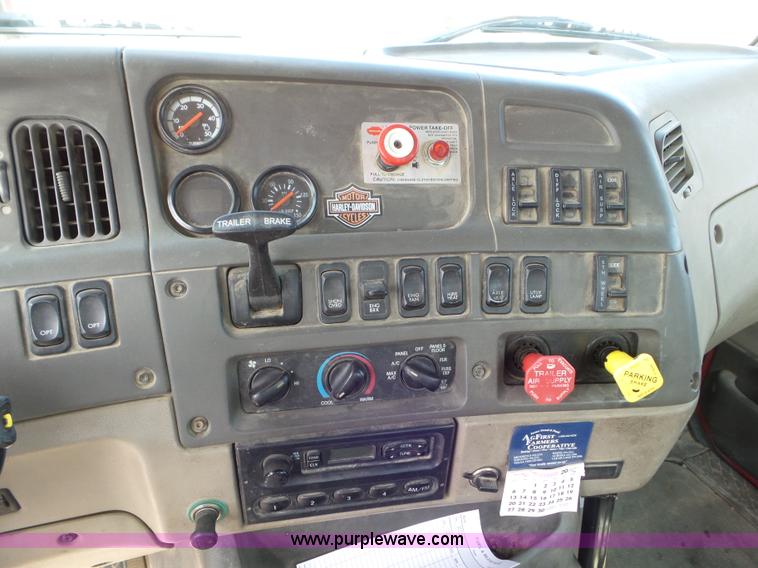 image for item L6848 2007 Sterling L9500 semi truck