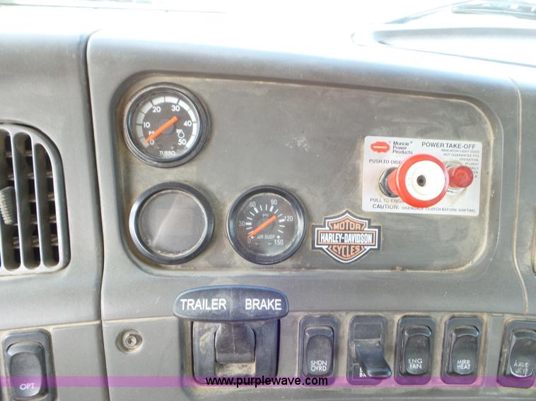 image for item L6848 2007 Sterling L9500 semi truck