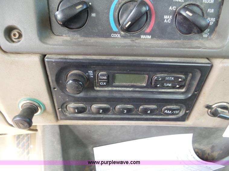 image for item L6848 2007 Sterling L9500 semi truck