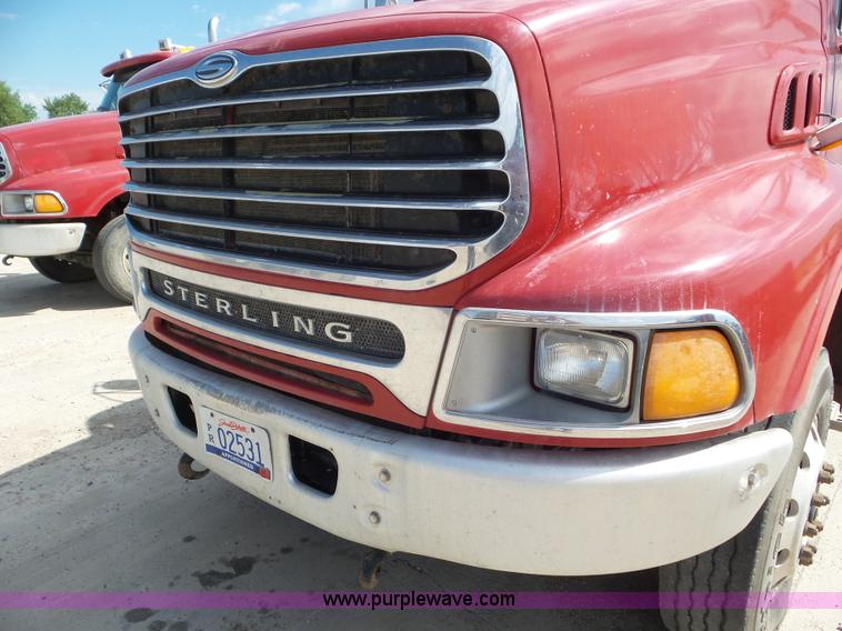 image for item L6848 2007 Sterling L9500 semi truck