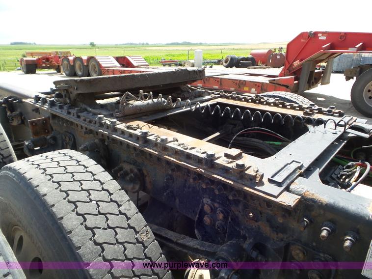 image for item L6848 2007 Sterling L9500 semi truck