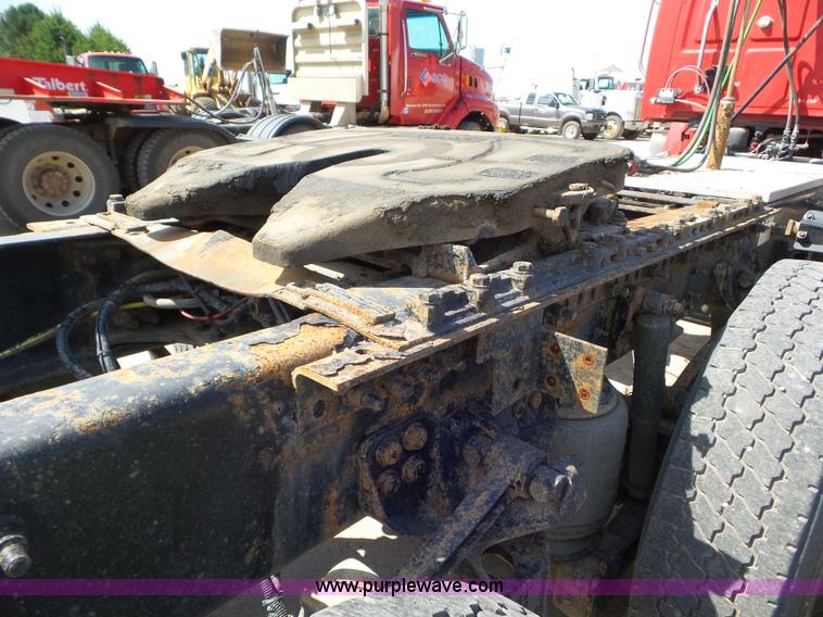 image for item L6848 2007 Sterling L9500 semi truck