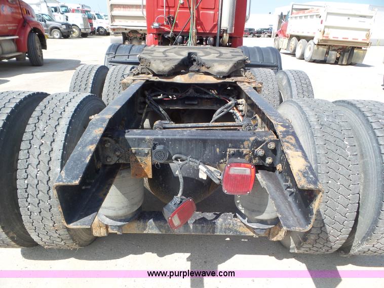 image for item L6848 2007 Sterling L9500 semi truck