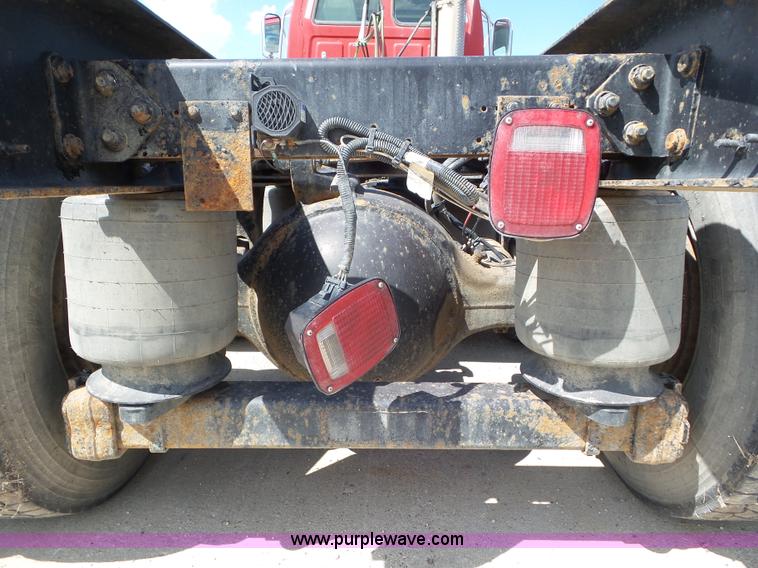 image for item L6848 2007 Sterling L9500 semi truck