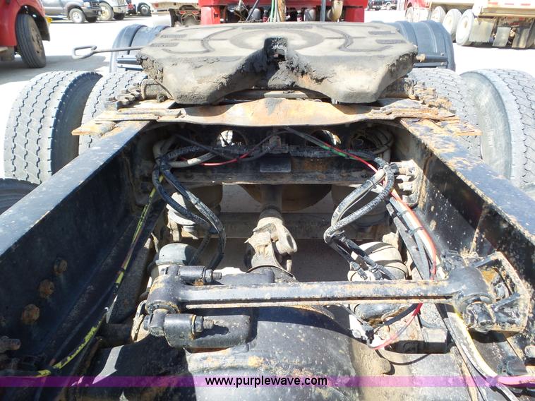 image for item L6848 2007 Sterling L9500 semi truck