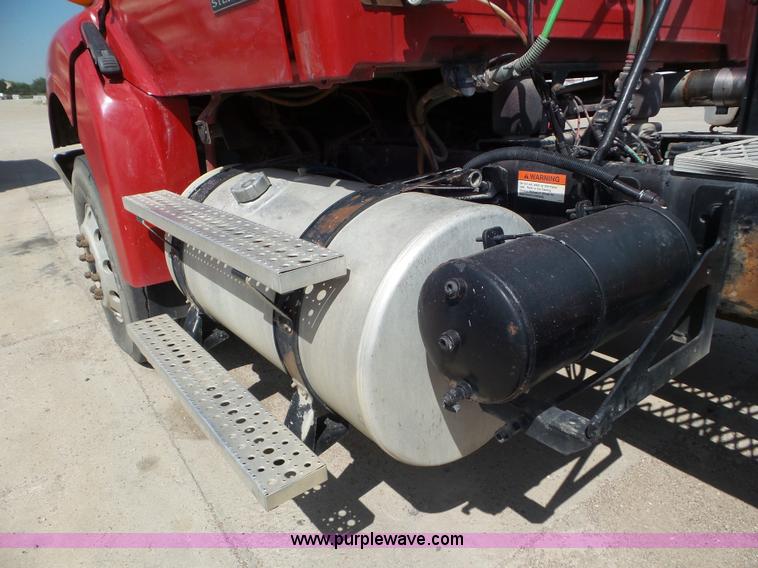 image for item L6848 2007 Sterling L9500 semi truck