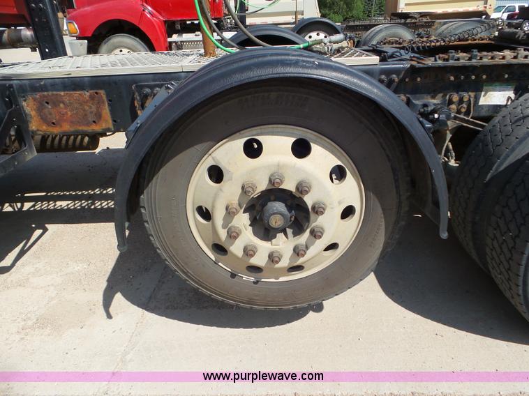 image for item L6848 2007 Sterling L9500 semi truck