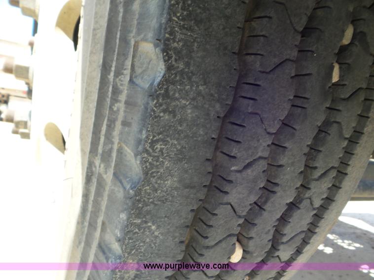 image for item L6848 2007 Sterling L9500 semi truck