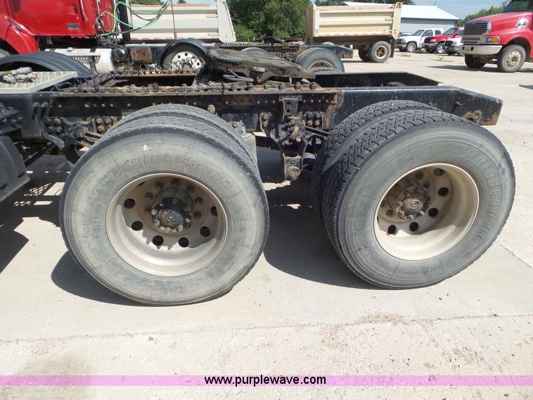 image for item L6848 2007 Sterling L9500 semi truck