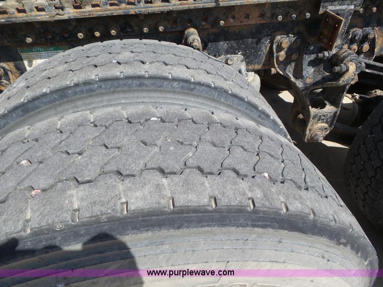 image for item L6848 2007 Sterling L9500 semi truck