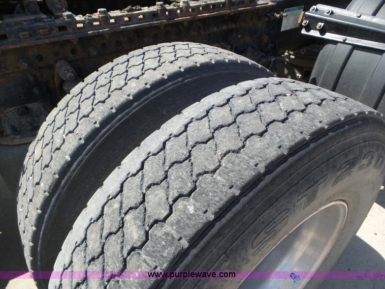 image for item L6848 2007 Sterling L9500 semi truck