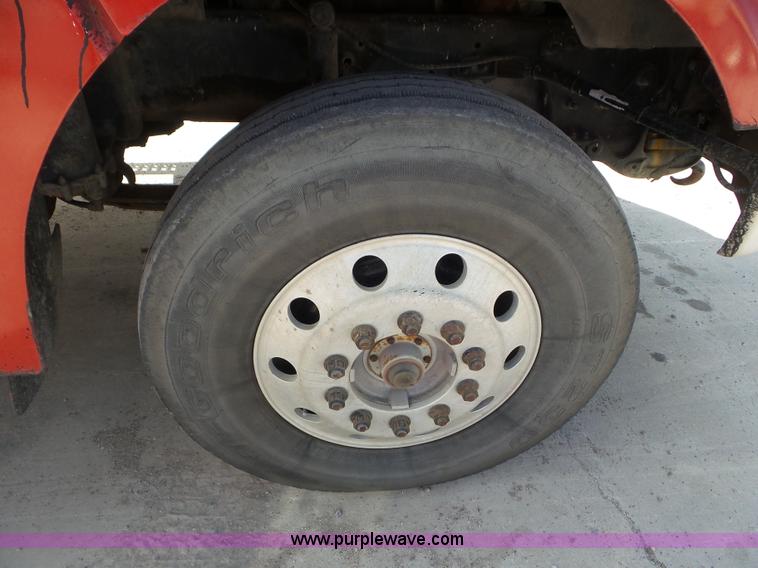 image for item L6848 2007 Sterling L9500 semi truck