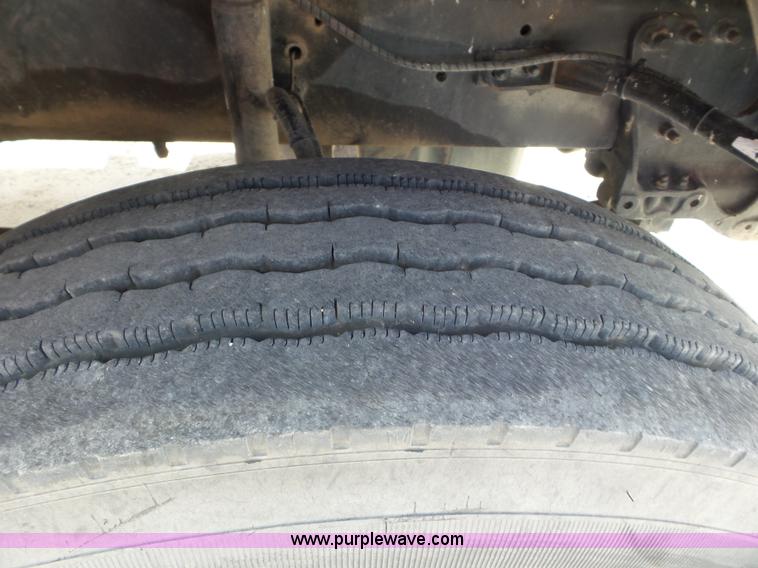 image for item L6848 2007 Sterling L9500 semi truck