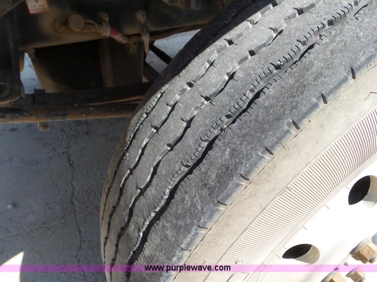 image for item L6848 2007 Sterling L9500 semi truck