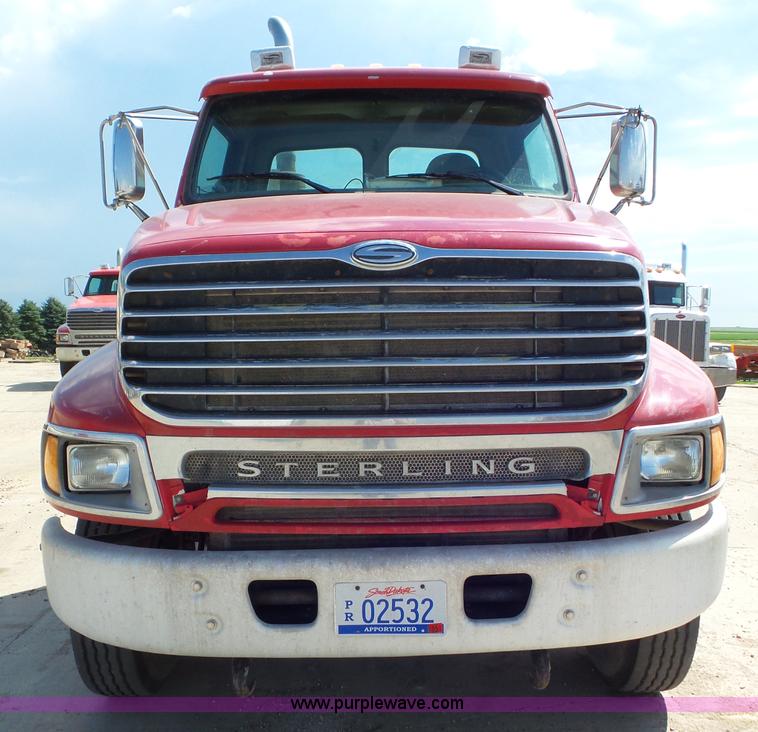 image for item L6849 2007 Sterling L9500 semi truck