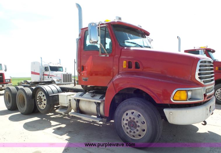 image for item L6849 2007 Sterling L9500 semi truck