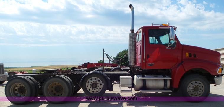 image for item L6849 2007 Sterling L9500 semi truck