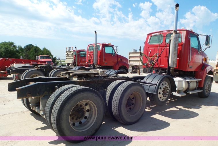 image for item L6849 2007 Sterling L9500 semi truck