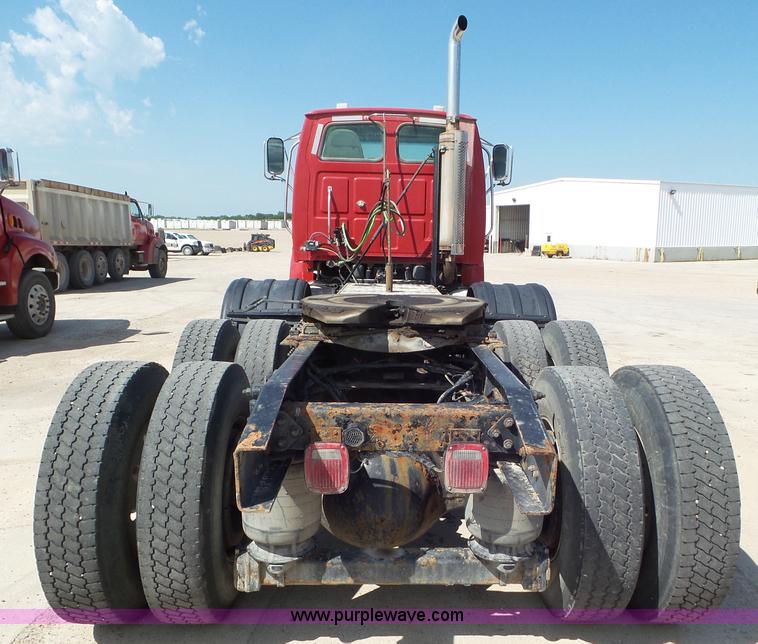 image for item L6849 2007 Sterling L9500 semi truck